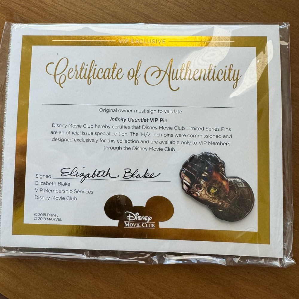 Brand New VIP Disney Movie Club Infinity Gauntlet Trading Pin